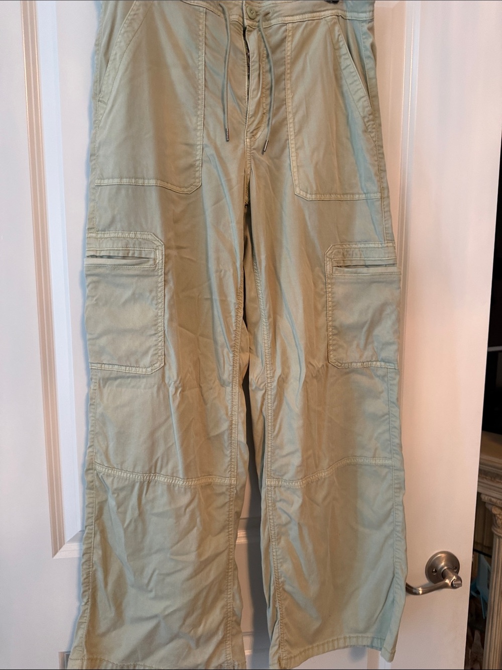 American Eagle Outfitters women’s light green Cargo Pants